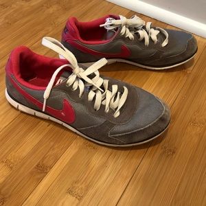 Women’s Nike Size 7 Pink and Gray Shoes